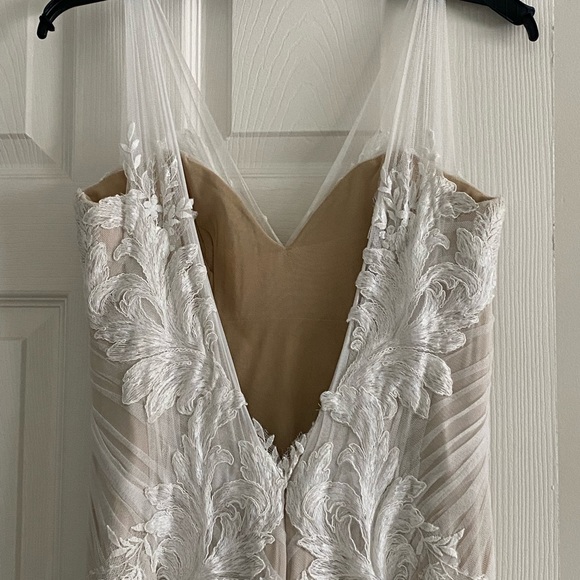 Ines Di Santo Lace, Ivory Wedding Dress - Picture 7 of 13